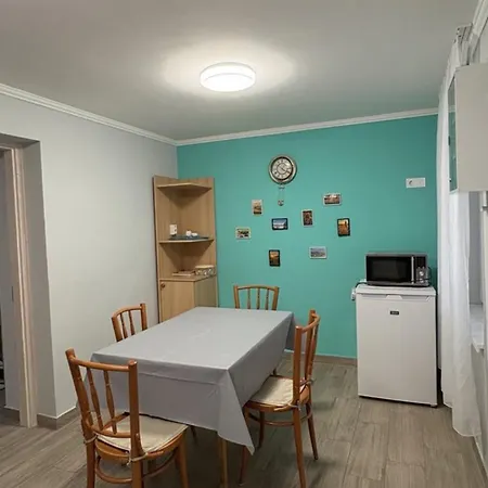 Alfa Szallashely Apartmán Sándorfalva
